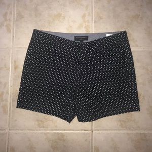 2 woman shorts